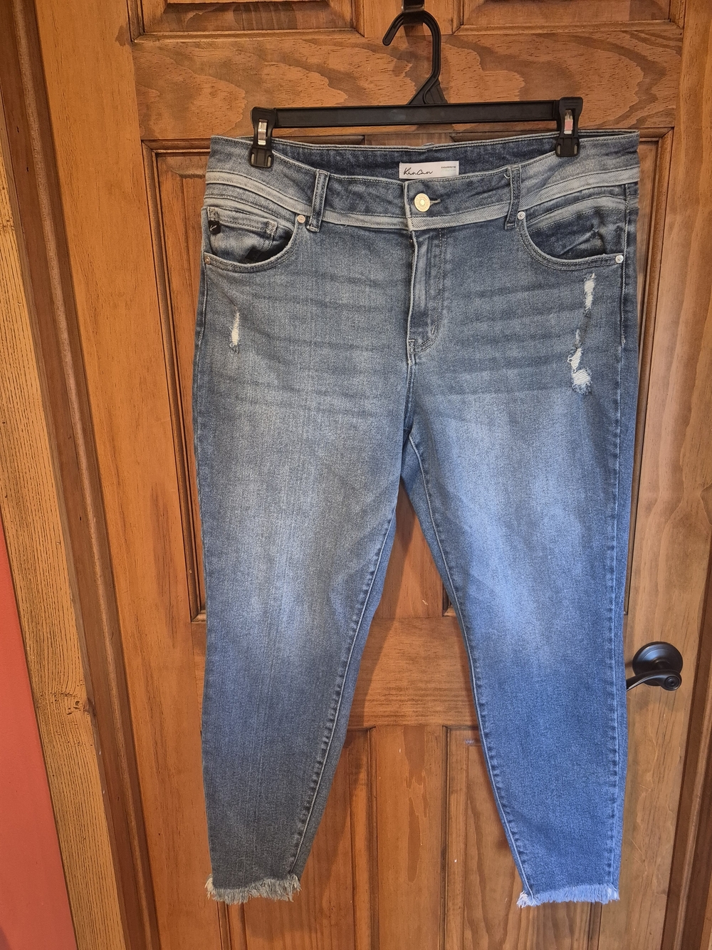KanCan Light Wash Ankle Crop Jeans with Frayed Hem - Picture 1 of 6